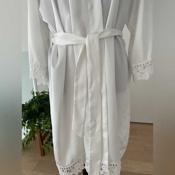 ROBE Flowy Short Length Tie Waist White Floral Lace Trim Sheer Loungewear - Picture 5 of 11